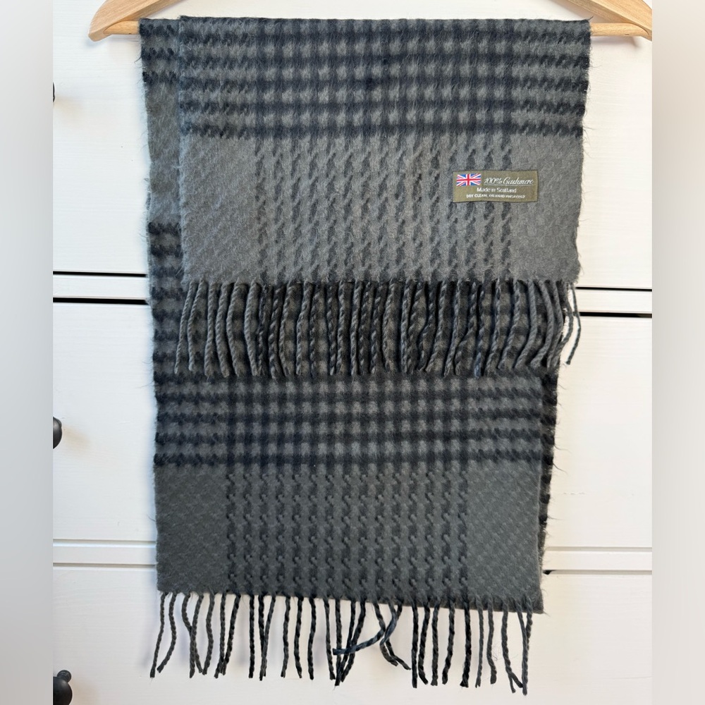 100% Cashmere Scarf Made in Scotland Gray Plaid Fringe